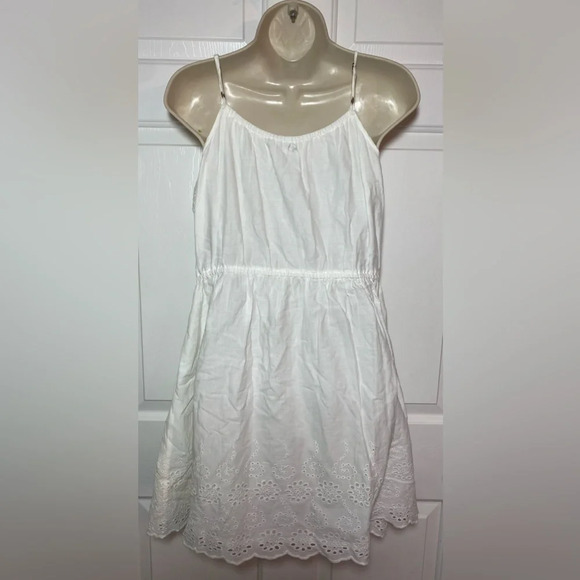 Forever 21 Girls White Eyelet Lace Dress - Picture 2 of 3